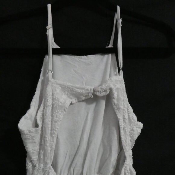 POL | medium | White Lined Floral Lace Adjustable Spaghetti Strap Dress - Picture 13 of 16